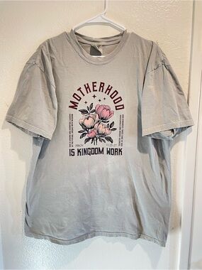 Comfort Colors Motherhood Is Kingdom Work Floral Tee XL 🌸 Green